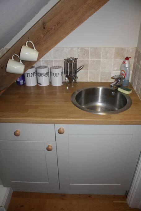 Scotland Farm, Stonehenge - The Stalls Groundfloor No Dogs & The Loft Dog Friendly Apartment Salisbury